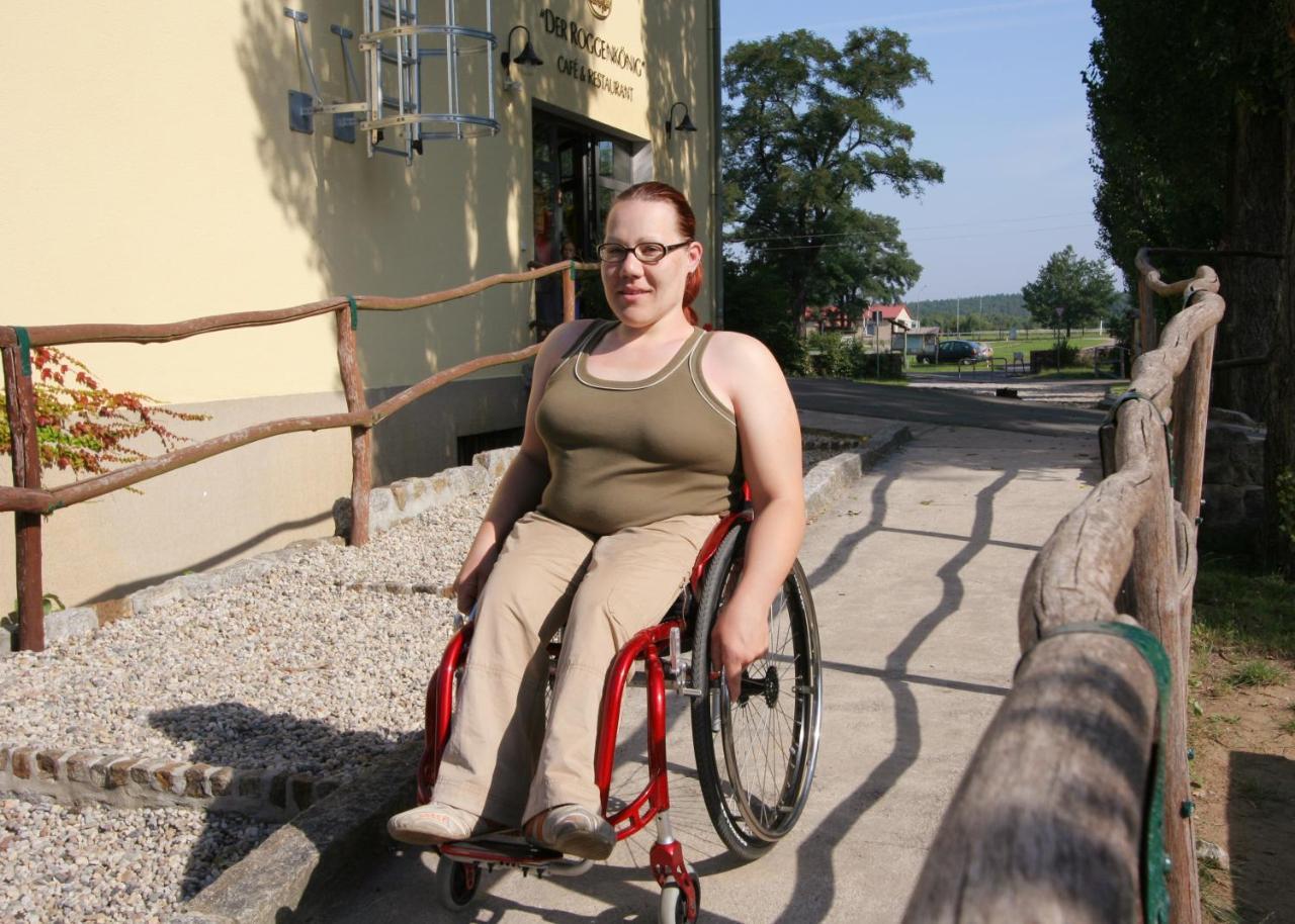 Familien- Und Freizeithotel Gutshaus Petkus Exteriör bild